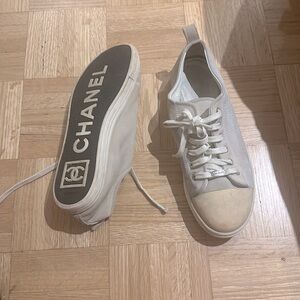 CHANEL White Leather Low-Top Sneakers